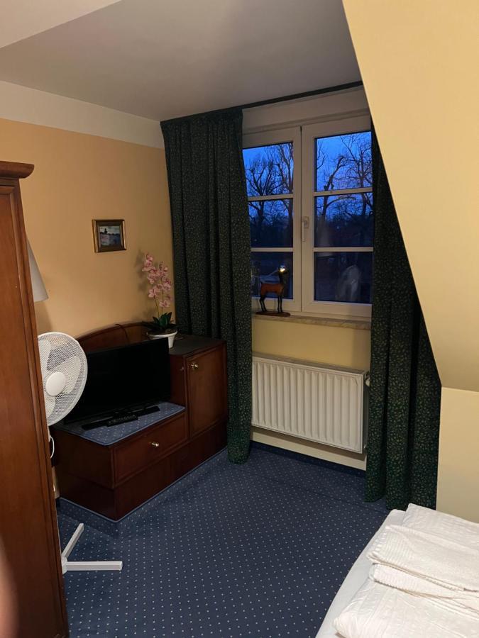 Hotel Am Schloss - Frankfurt An Der Oder Ngoại thất bức ảnh