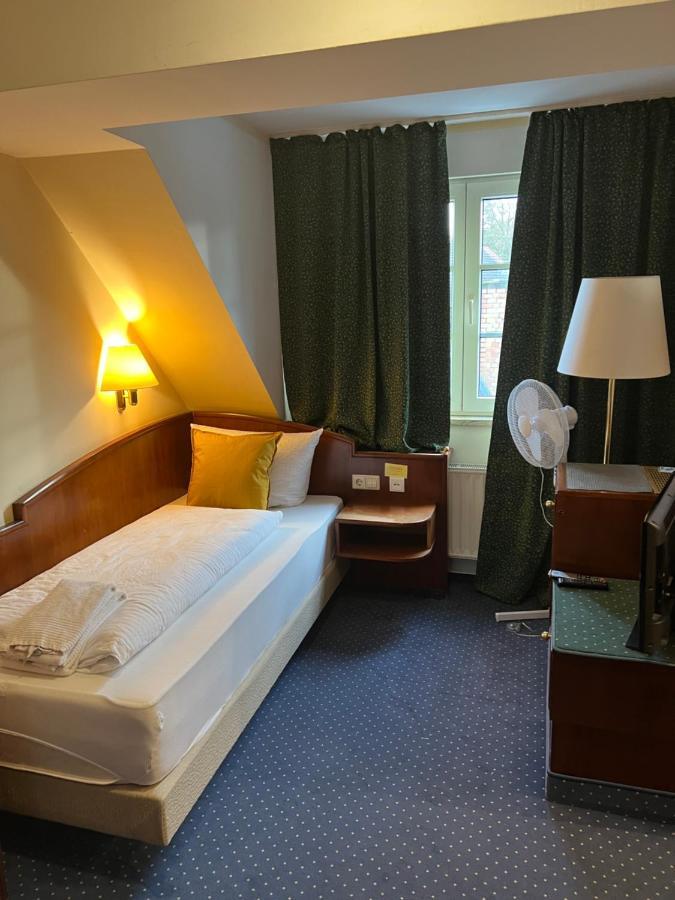 Hotel Am Schloss - Frankfurt An Der Oder Ngoại thất bức ảnh