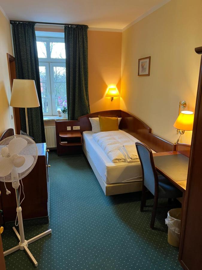 Hotel Am Schloss - Frankfurt An Der Oder Ngoại thất bức ảnh