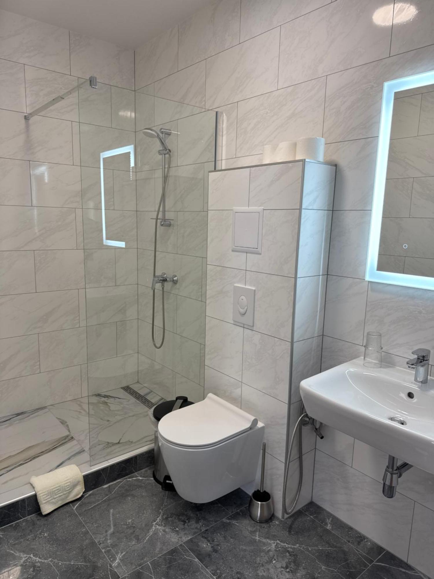 Hotel Am Schloss - Frankfurt An Der Oder Ngoại thất bức ảnh