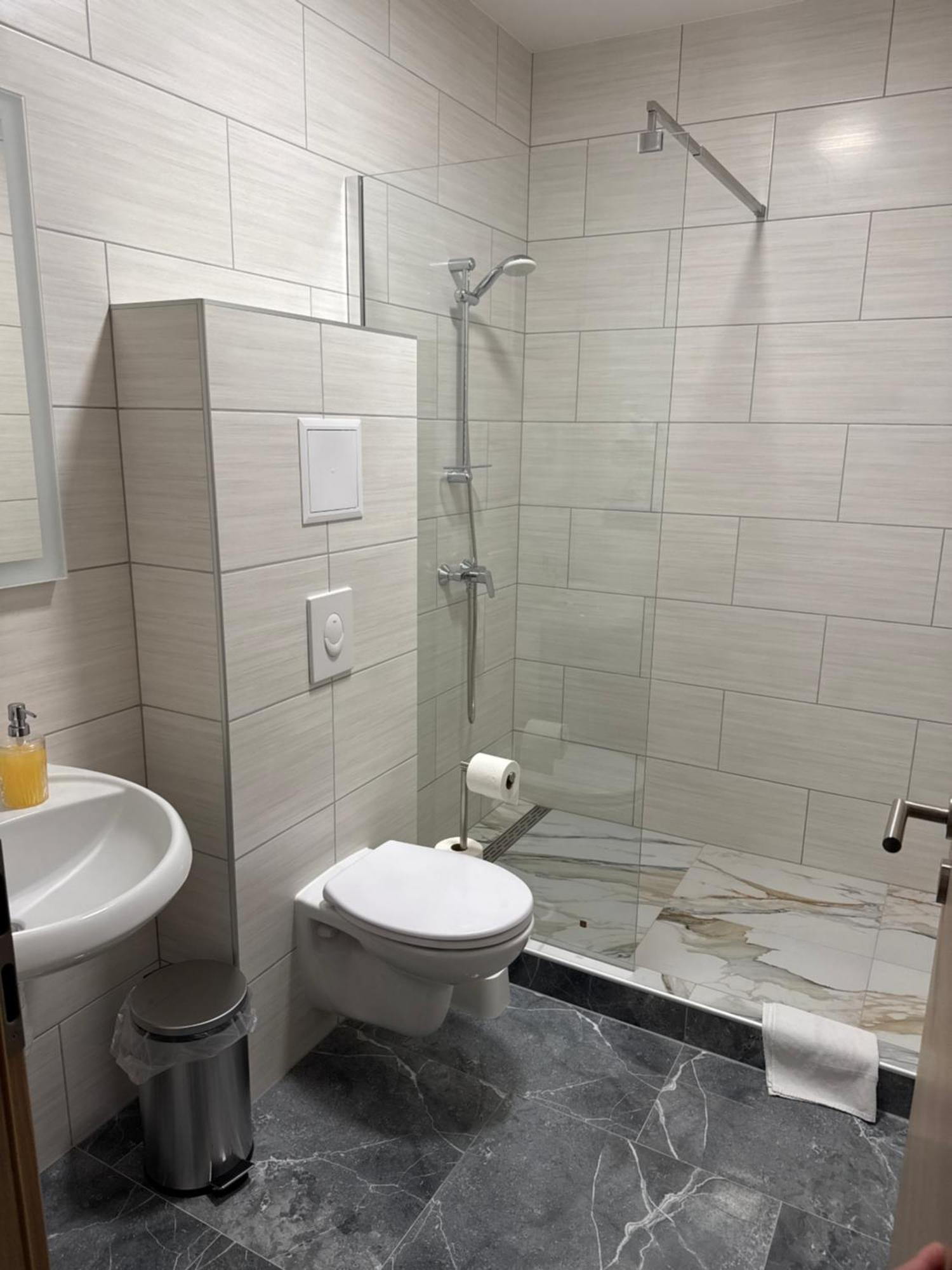 Hotel Am Schloss - Frankfurt An Der Oder Ngoại thất bức ảnh